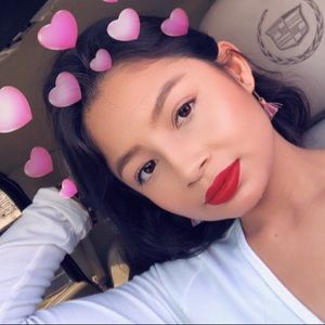 Meet your Posher, Debora